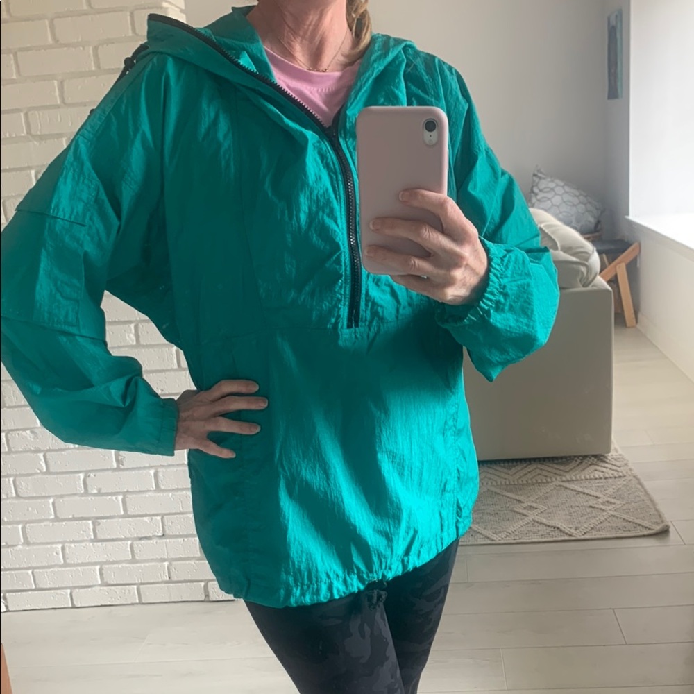 Green Ski & Snow Jacket with Hood and Water-Resistant Material